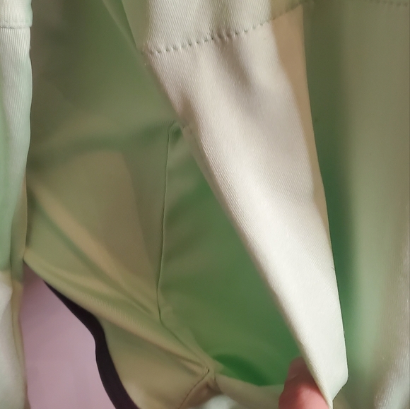 REEBOK -size M- PULLOVER/HOODIE - LONG SLEEVES - Picture 8 of 11